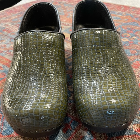 Sanita, Size 40, Moss Green, Alligator print, Shinny, Clogs, Great condition. - Picture 1 of 5